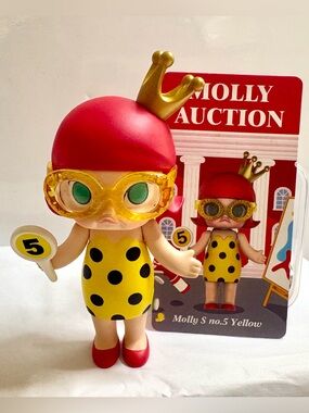 POP MART MOLLY Auction Series – Molly S No. 5 Yellow (Discontinued)